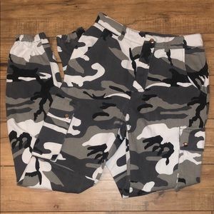 Missguided🔥 Cameo Cargo Pants NWOT